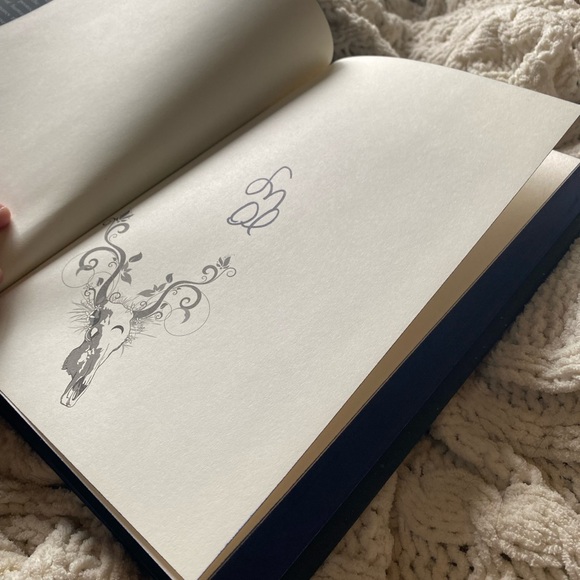 Owlcrate exclusive edition of “The Luminaries” by Susan Dennard - Picture 5 of 6